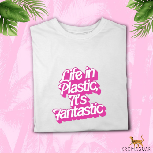 Polera Barbie Life is Plastic